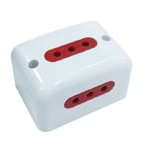 Tomacorriente de pared Conatel 3X3L 10A 2P+T Exterior